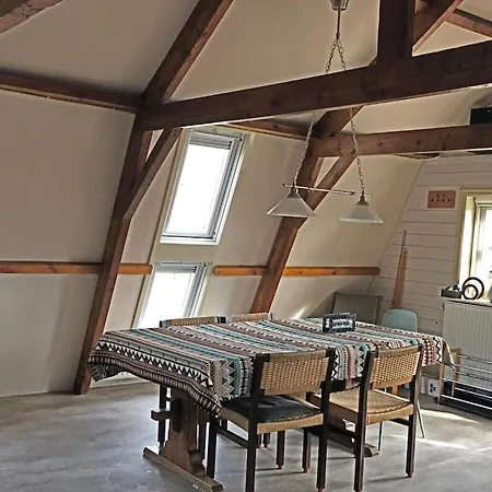 By The Water 度假居